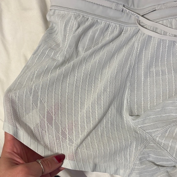 lululemon athletica Light Gray Athletic Shorts fast and free airflow MR 3” - Picture 4 of 4